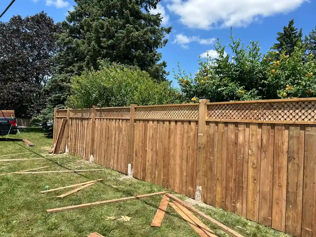 Long-run wood fencing by Luxury Fence & Deck