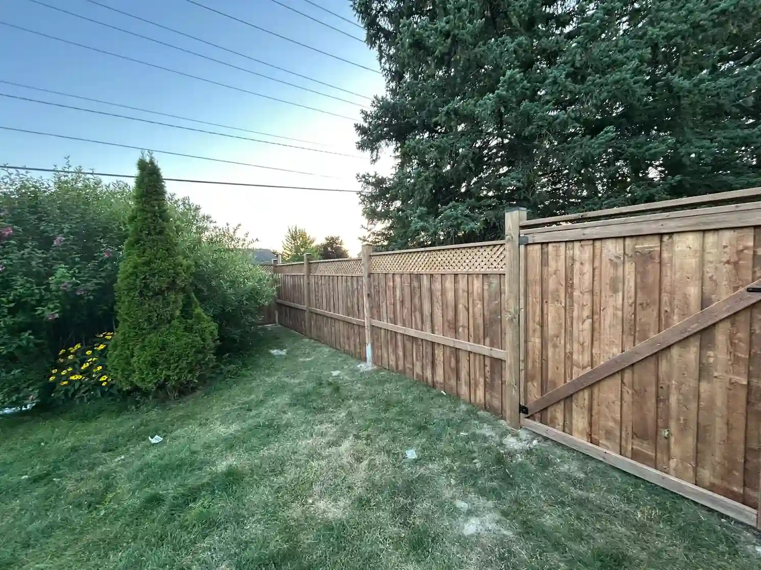 Fence line craftsmanship by Luxury Fence & Deck