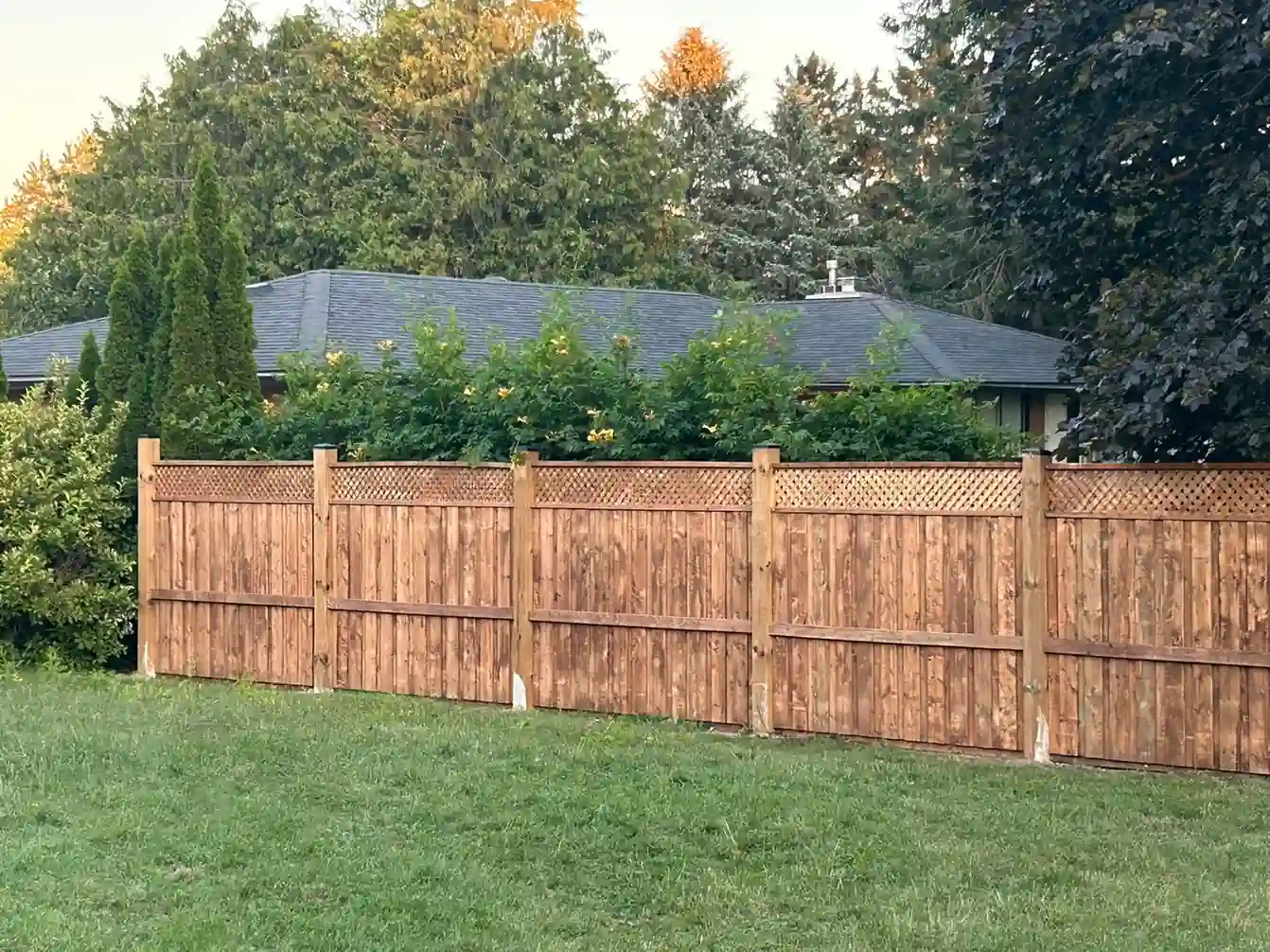 Corner and gate finish by Luxury Fence & Deck